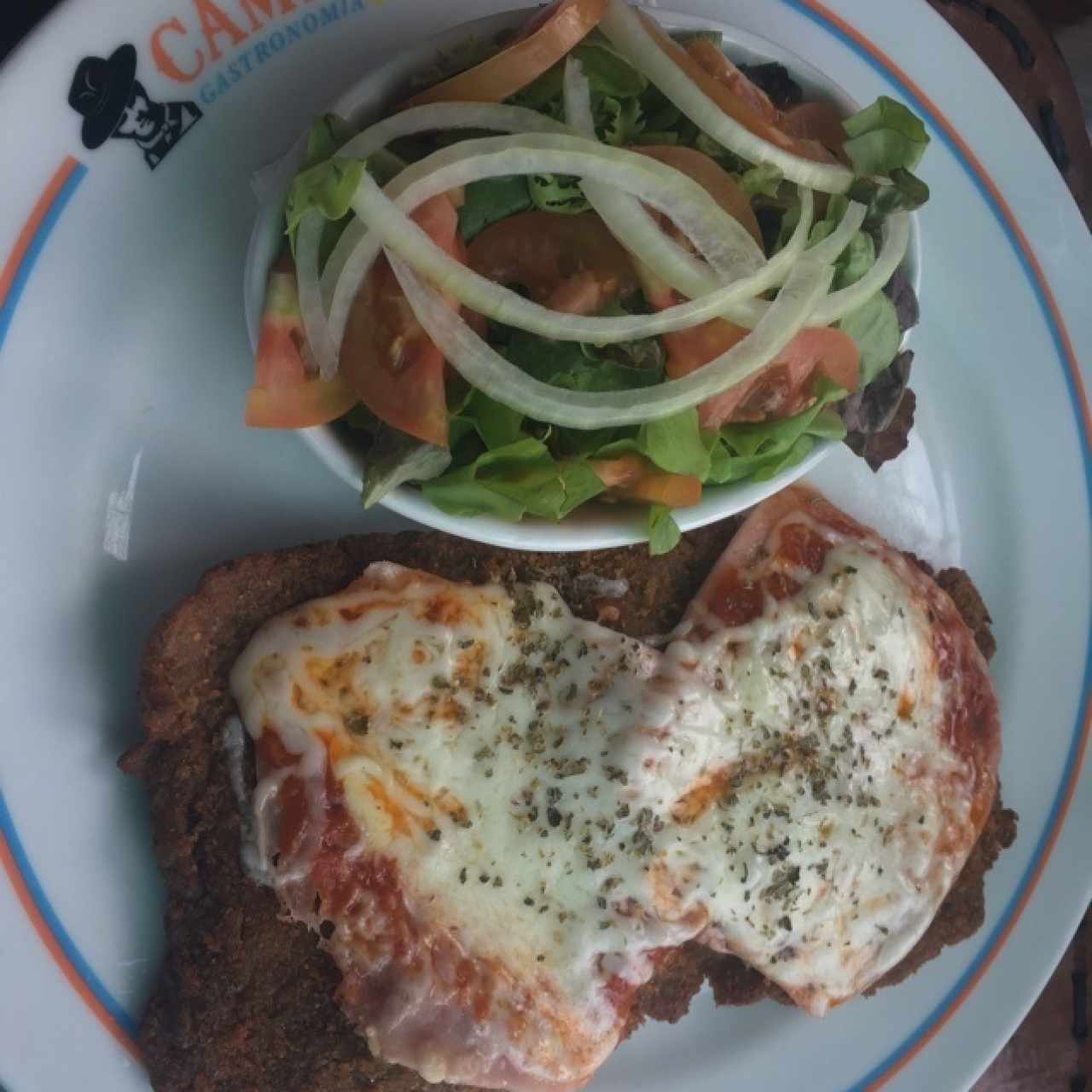 Milanesa napolitana con ensalada