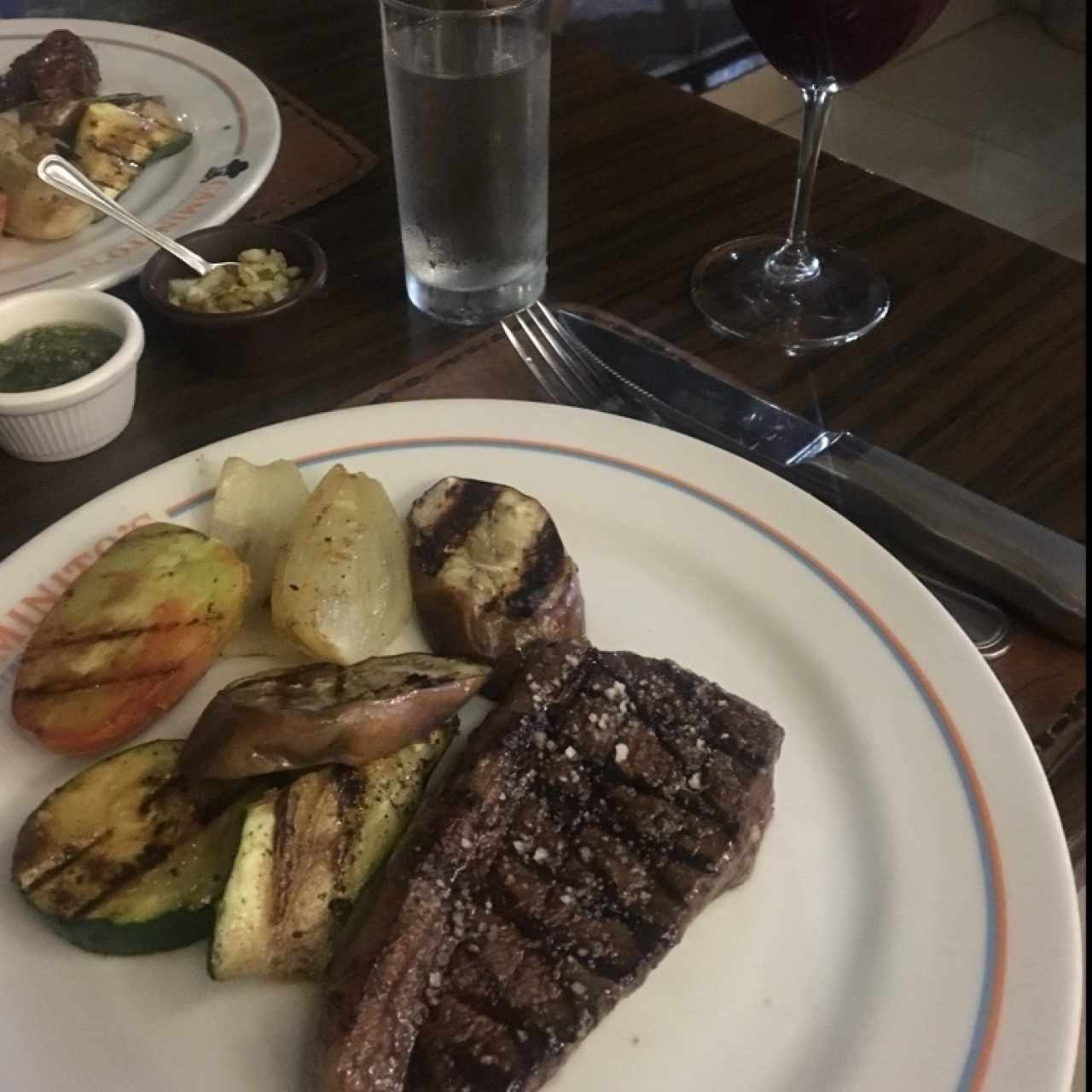 Churrasco con vegetales al carbón