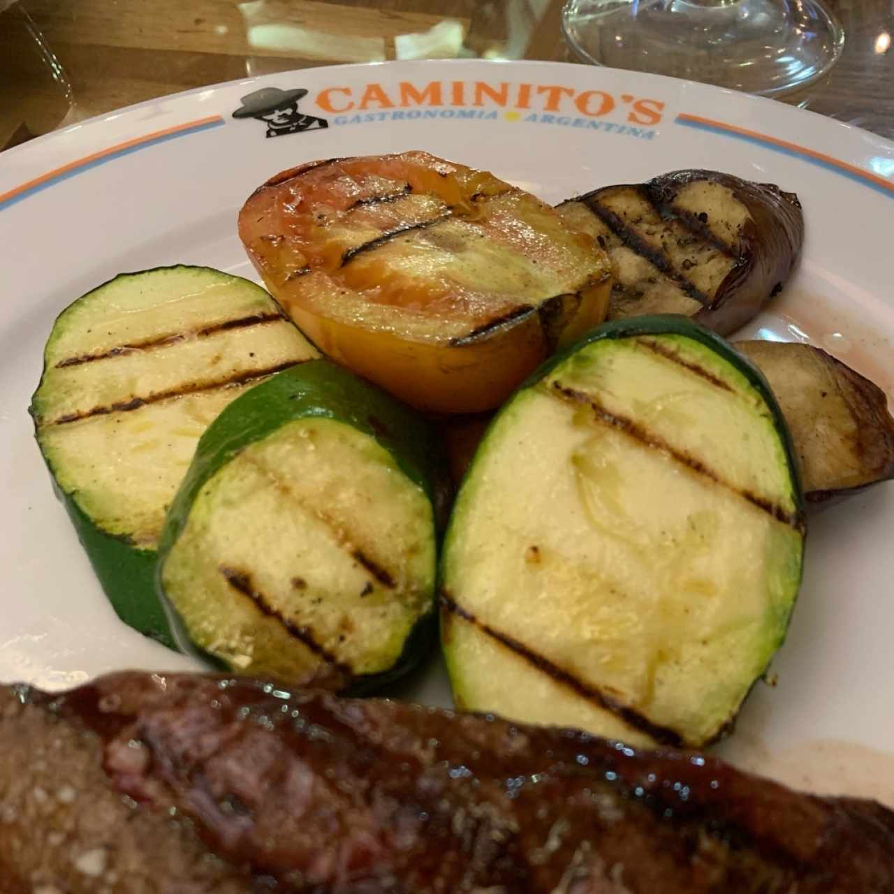 Flatiron con vegetales a la parrilla