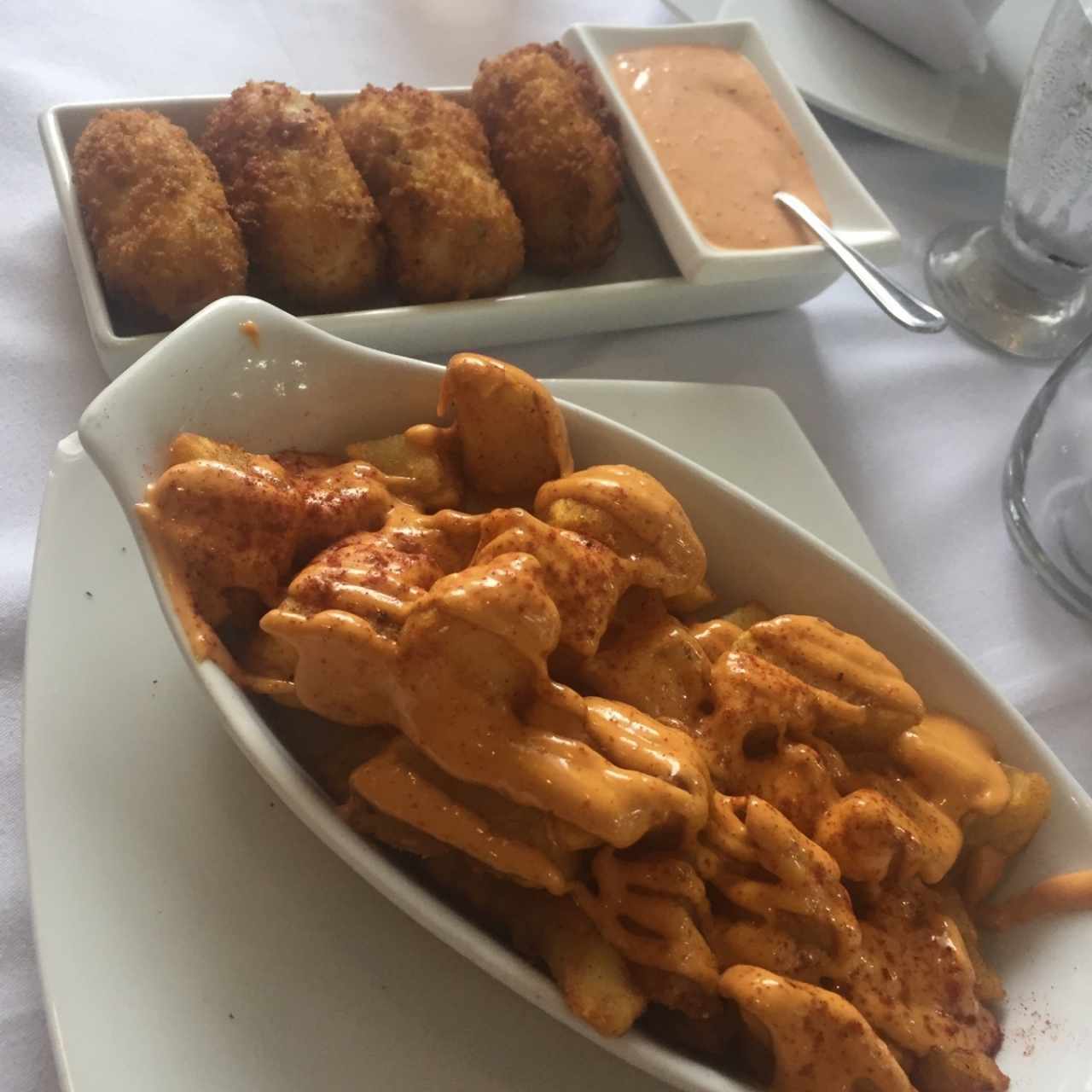 Papas bravas y croquetas mixtas