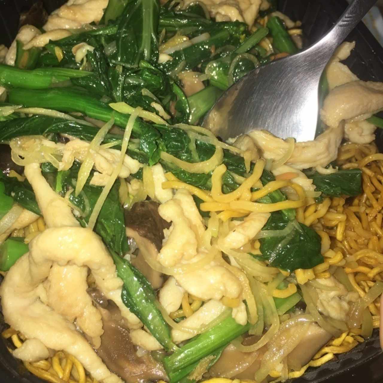 Chow Mein Pollo a la Cantón