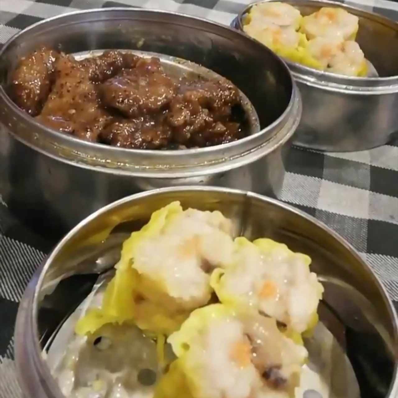 Carne a la pimienta y siu mai