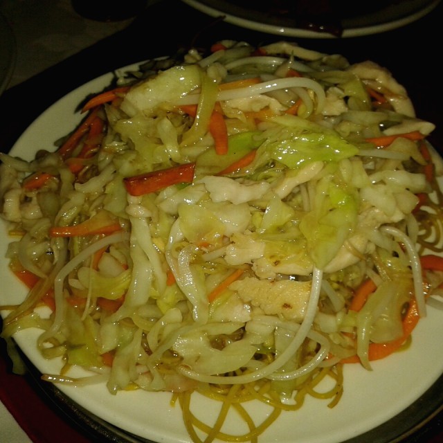 CHOW MEIN CON POLLO