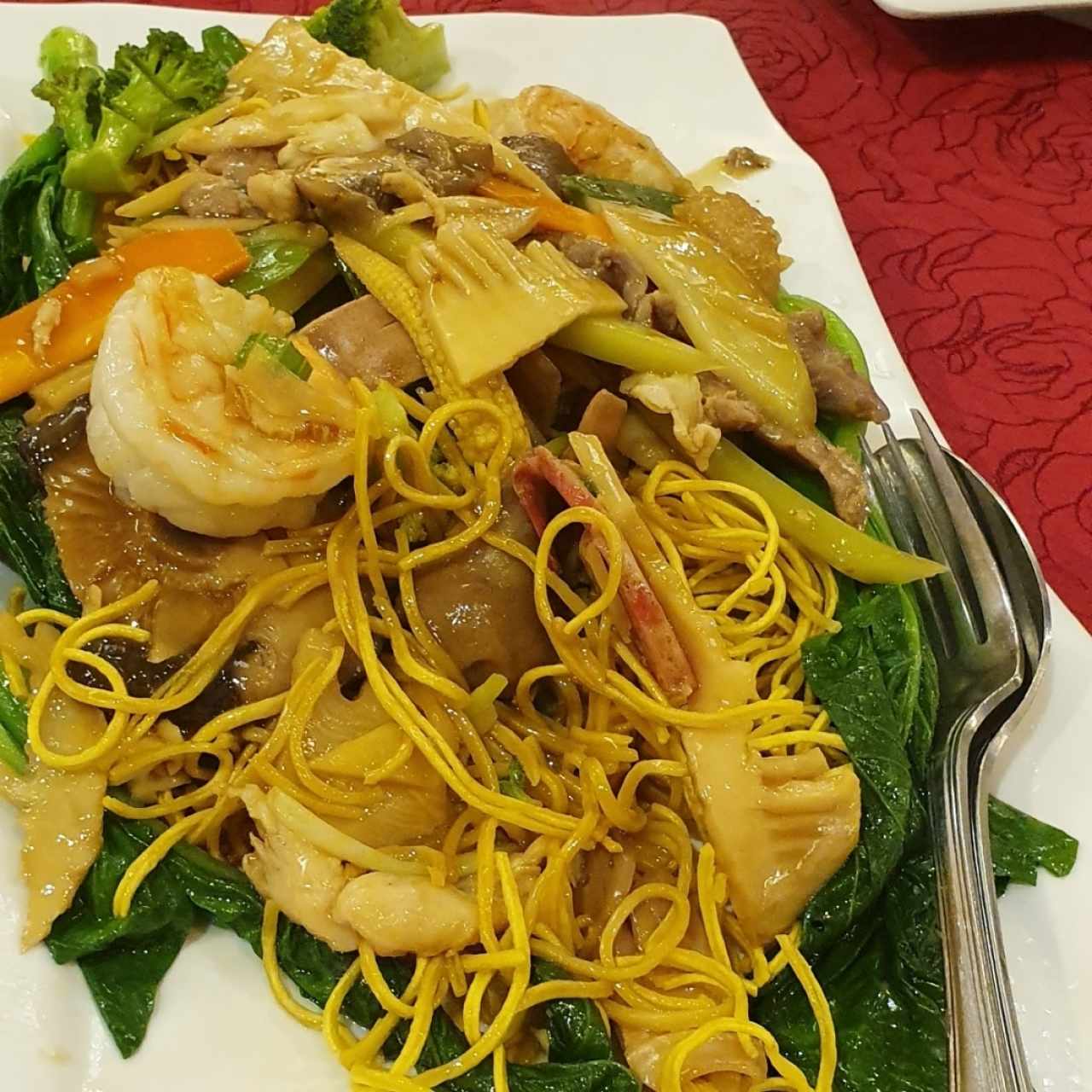 chow mein combinación estilo chino