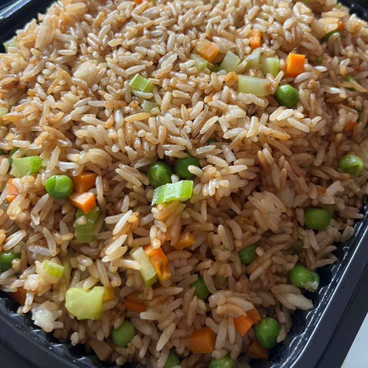 Arroz frito con vegetales