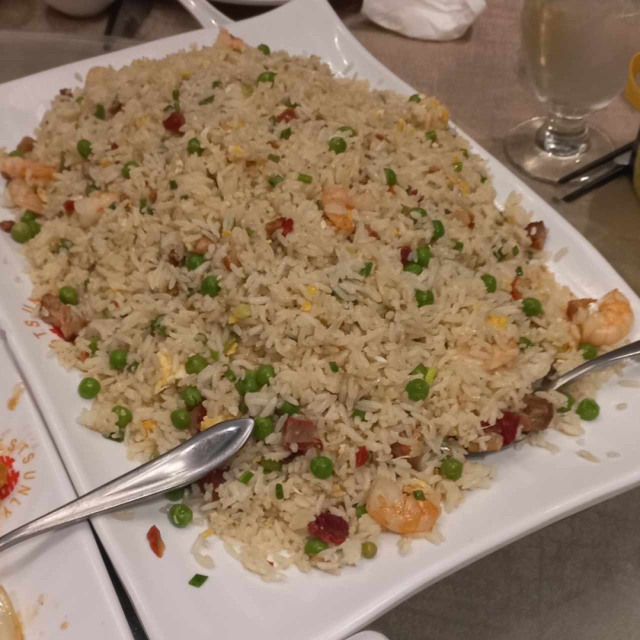 Arroz frito con puerco asado