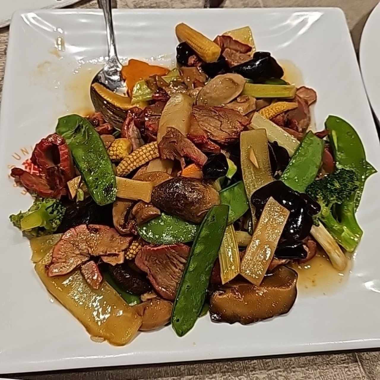 Puerco asado con vegetales