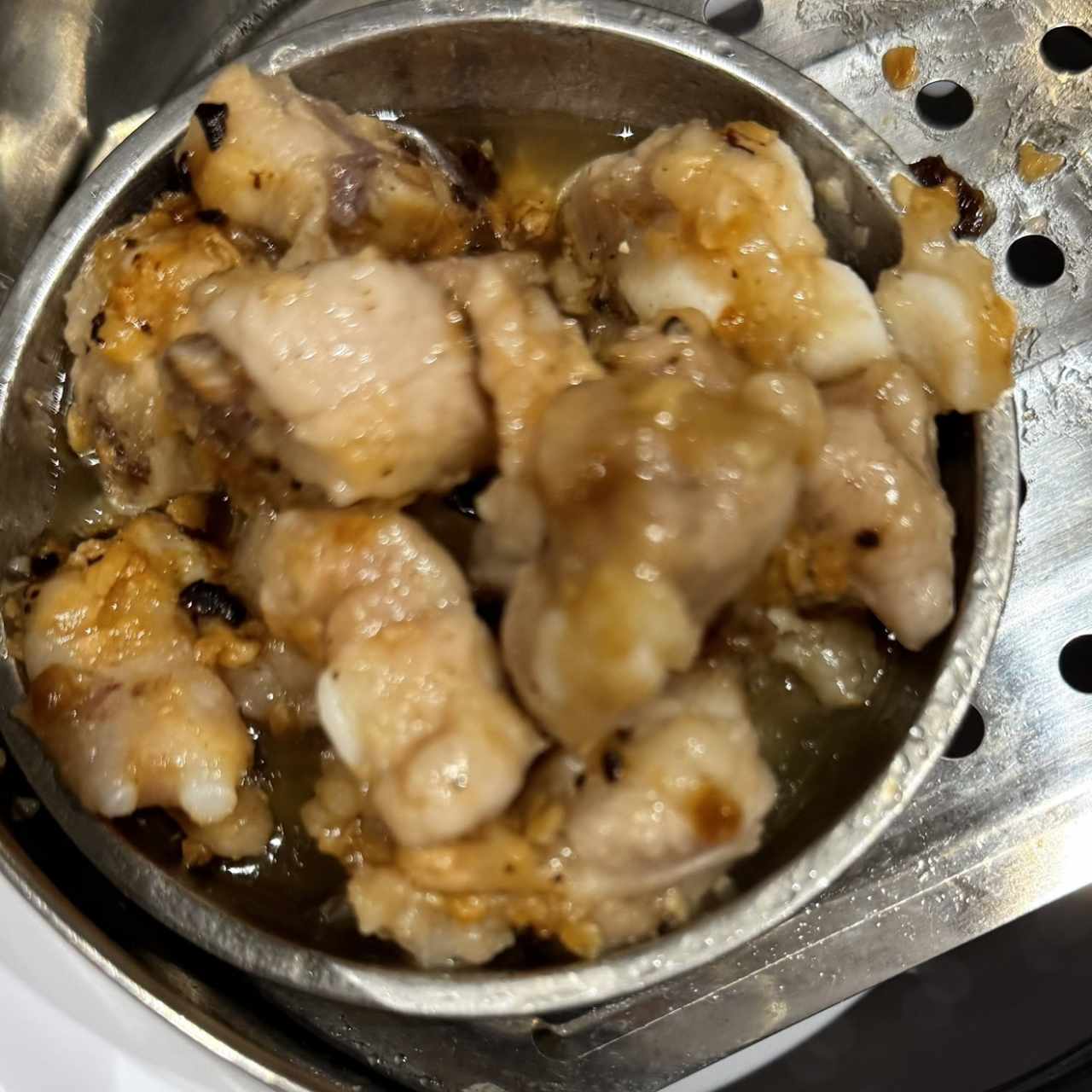 Costilla de puerco con frijoles negros