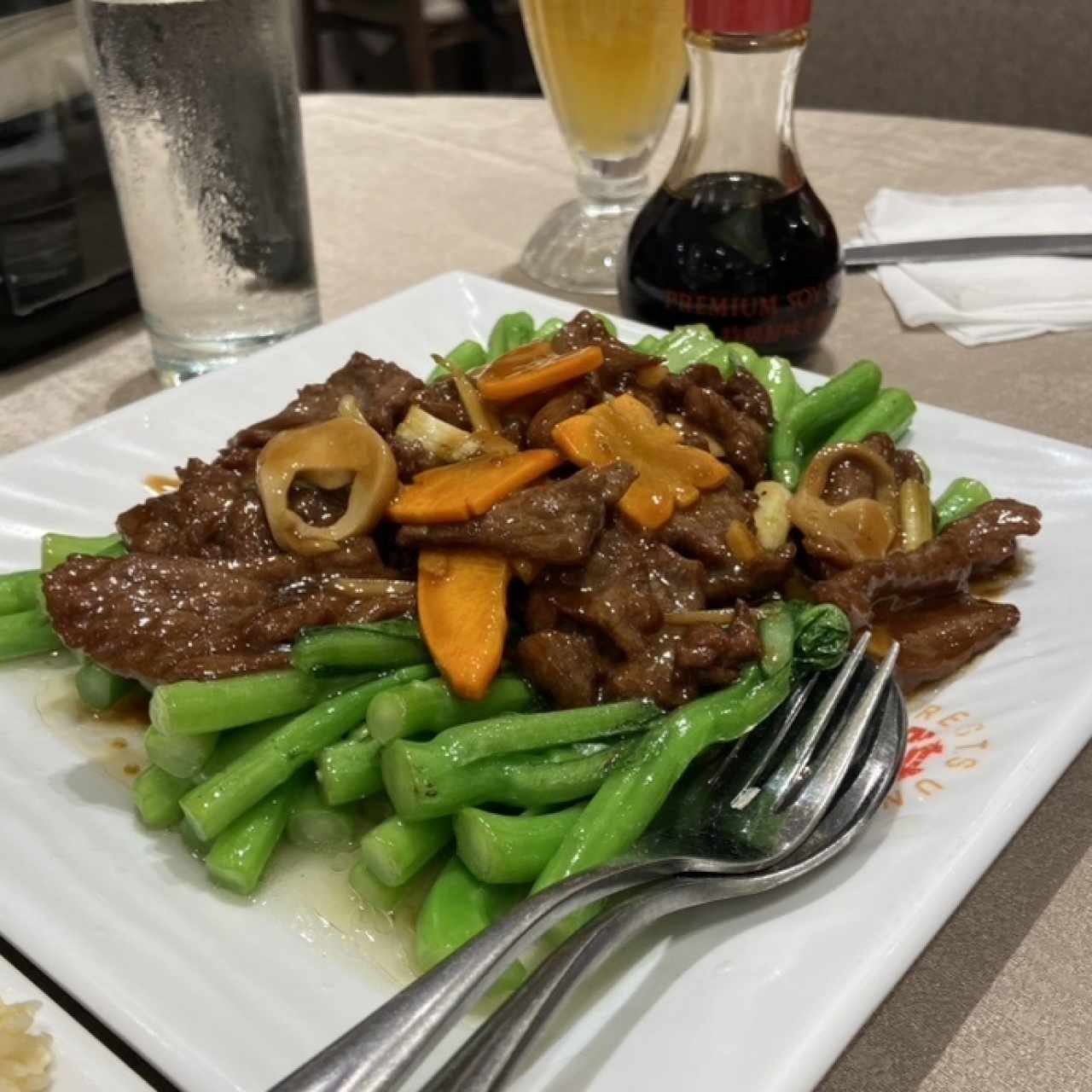 Carne con hoja de mostaza