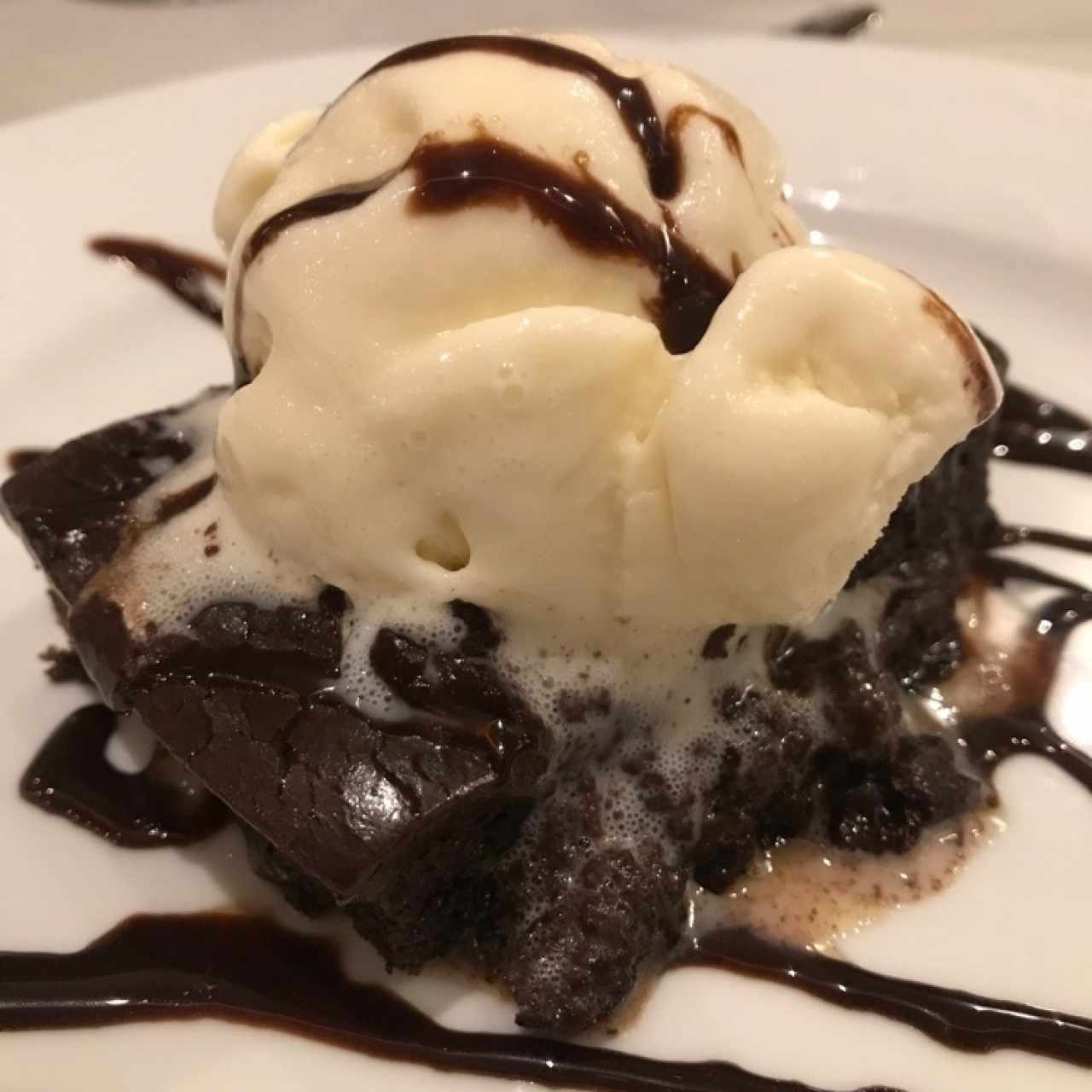 Brownie con helado