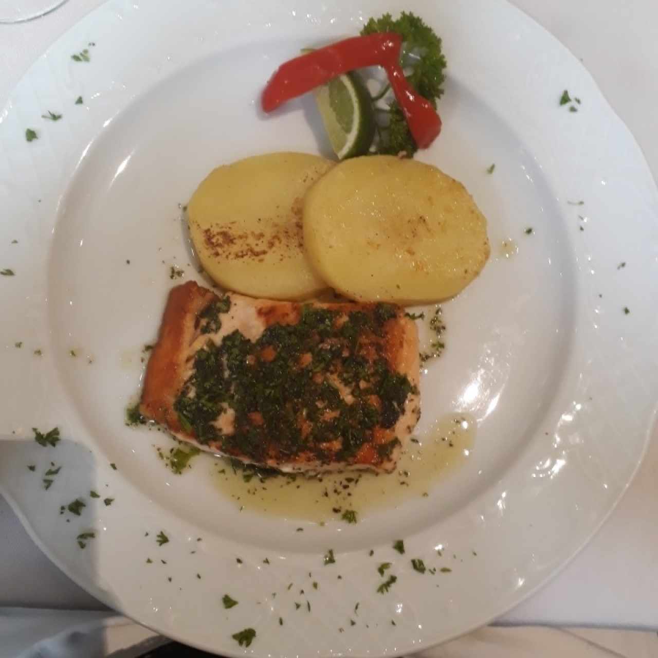 Salmon finas hierbas 