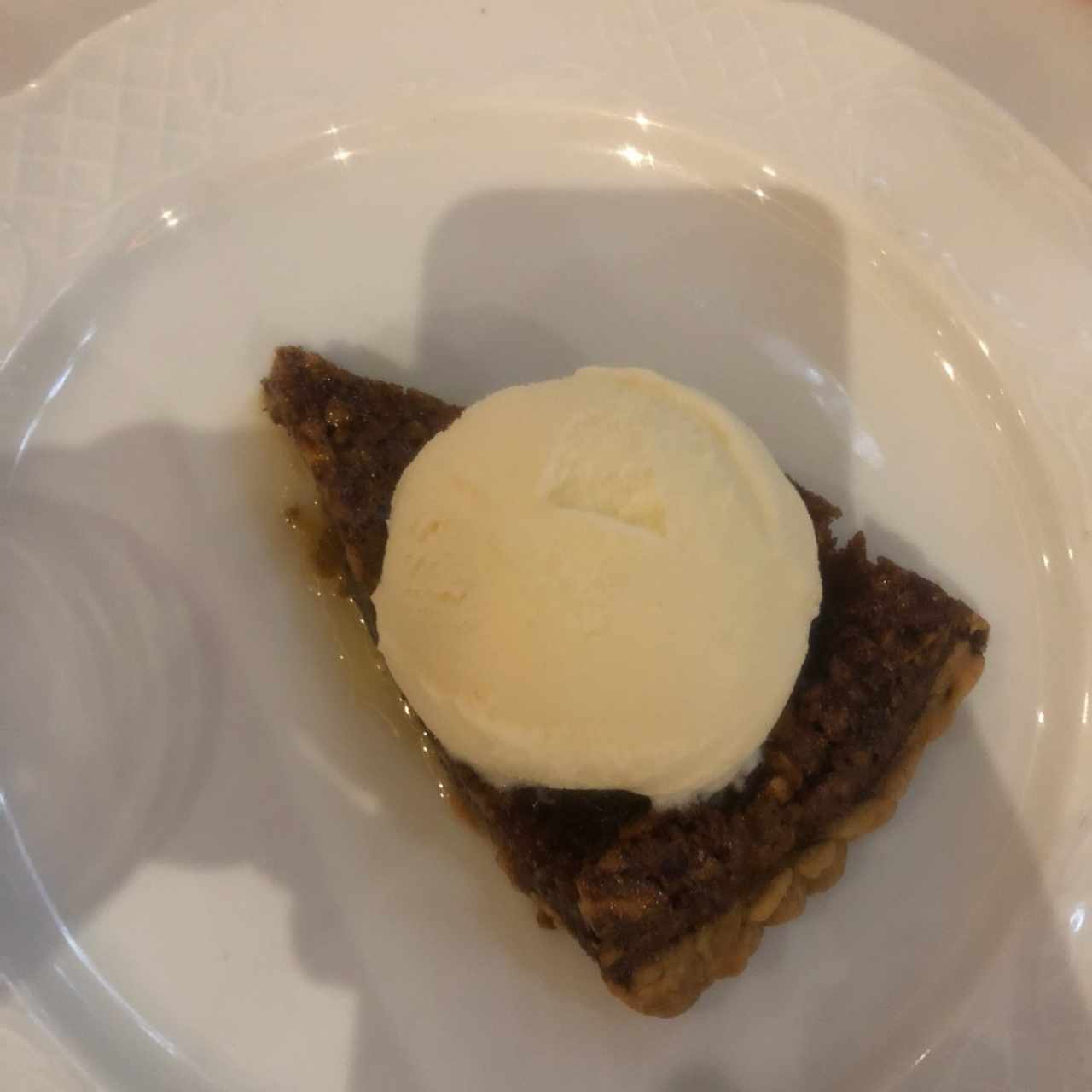 pecan pie con helado de vainilla