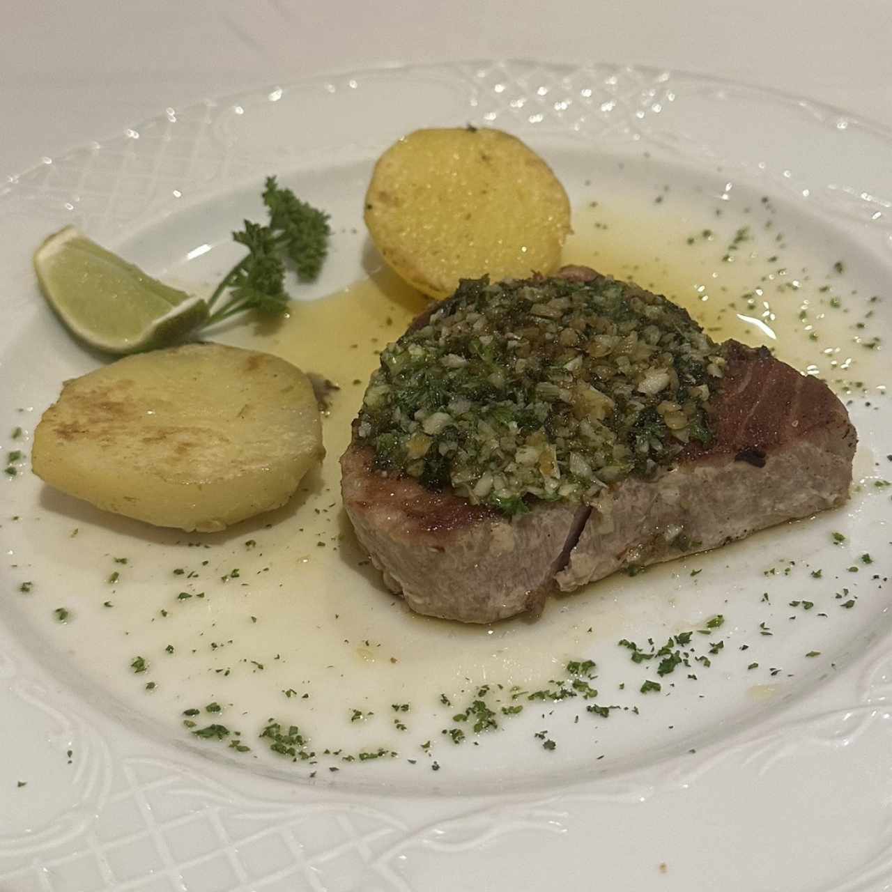 Filete de atún al ajillo o a la plancha