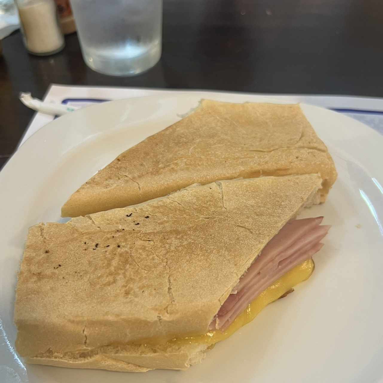 Emparedado de Jamón con Queso