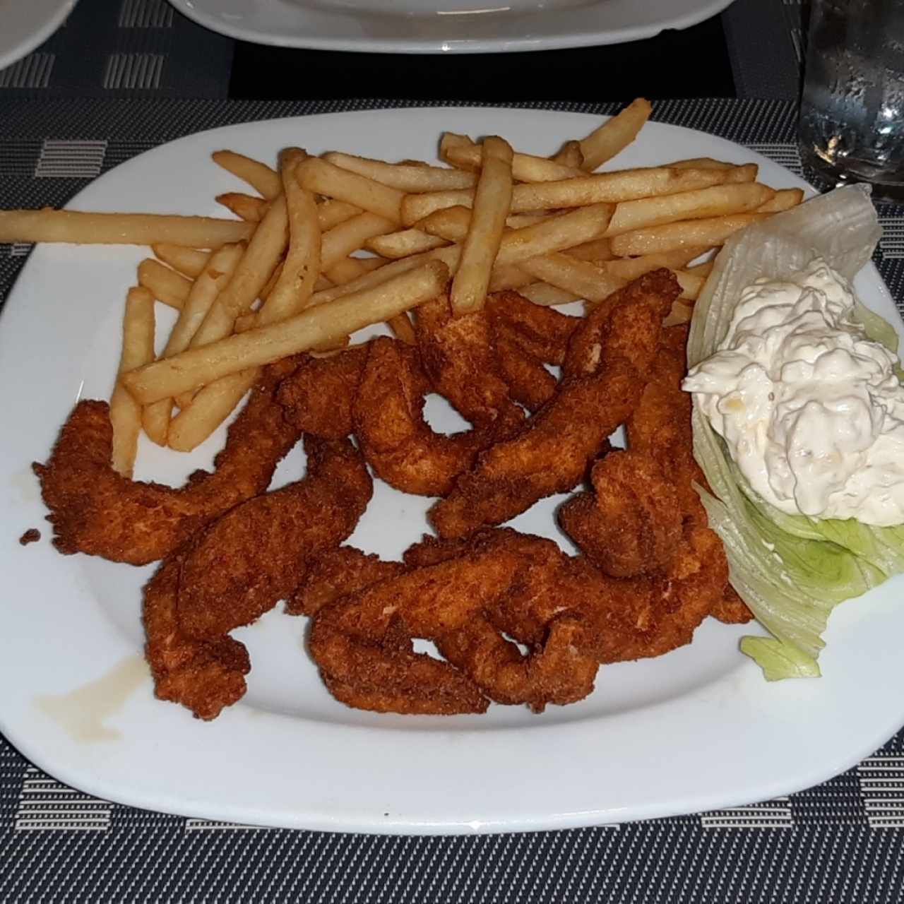 Deditos de Pollo con papas fritas