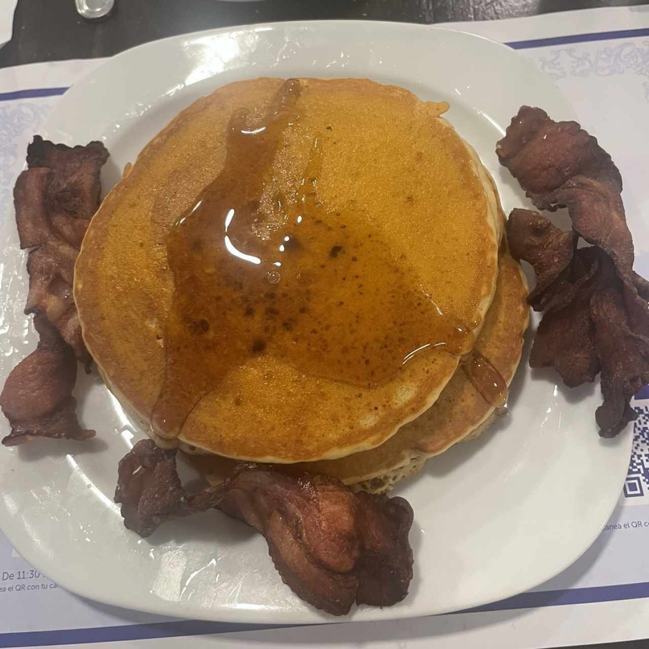 Desayunos Breakfast - Pancake con Tocino