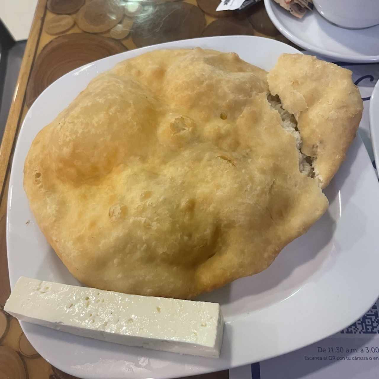 Desayunos Breakfast - Hojaldre y queso 