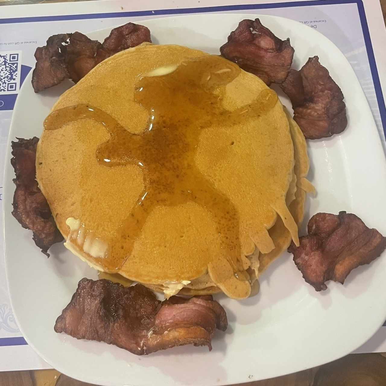 Desayunos Breakfast - Pancake con Tocino