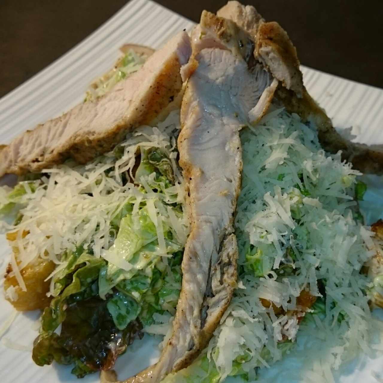 ensalada caesar con pollo al grill...