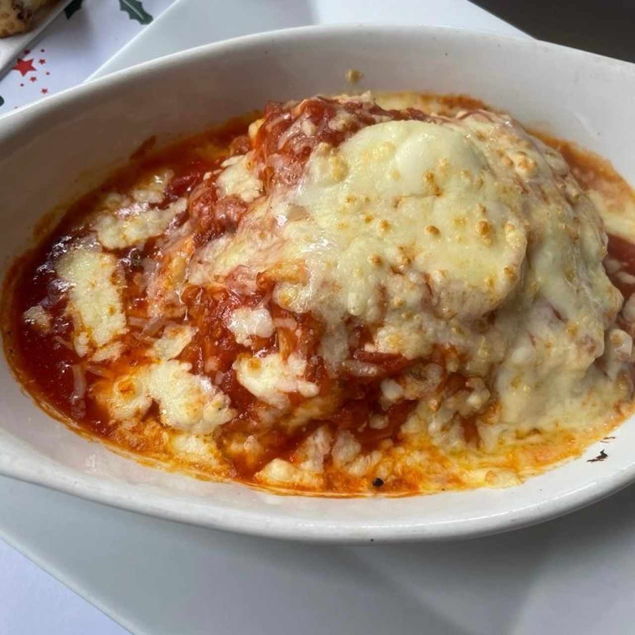 LASAGNA DE CARNE GRATINADA (Con salsa Pomodoro casera, carne al estilo italiano y la tradicional mezcla de queso Mozzarella y Parmesano)