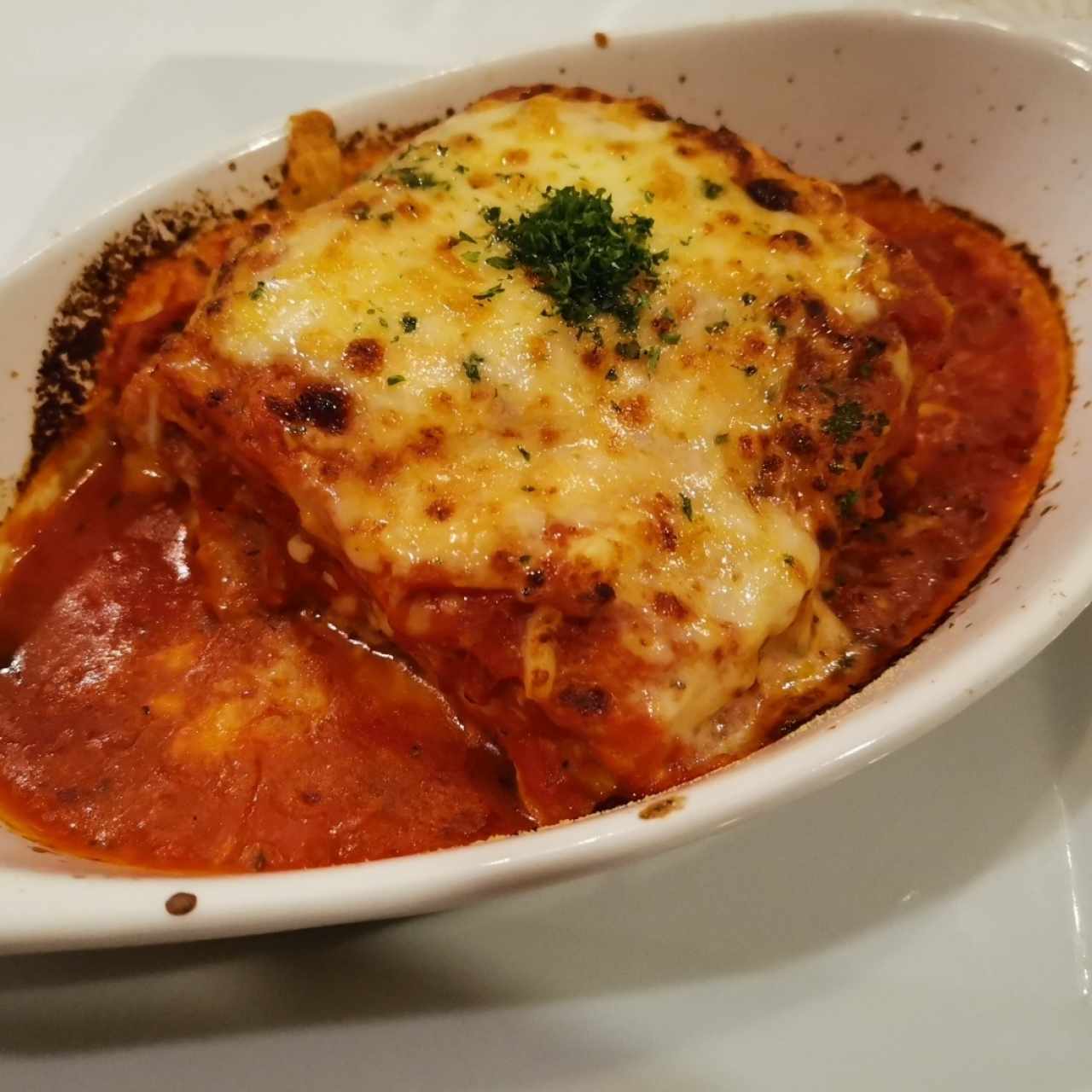 Lasagna gratinada de pollo