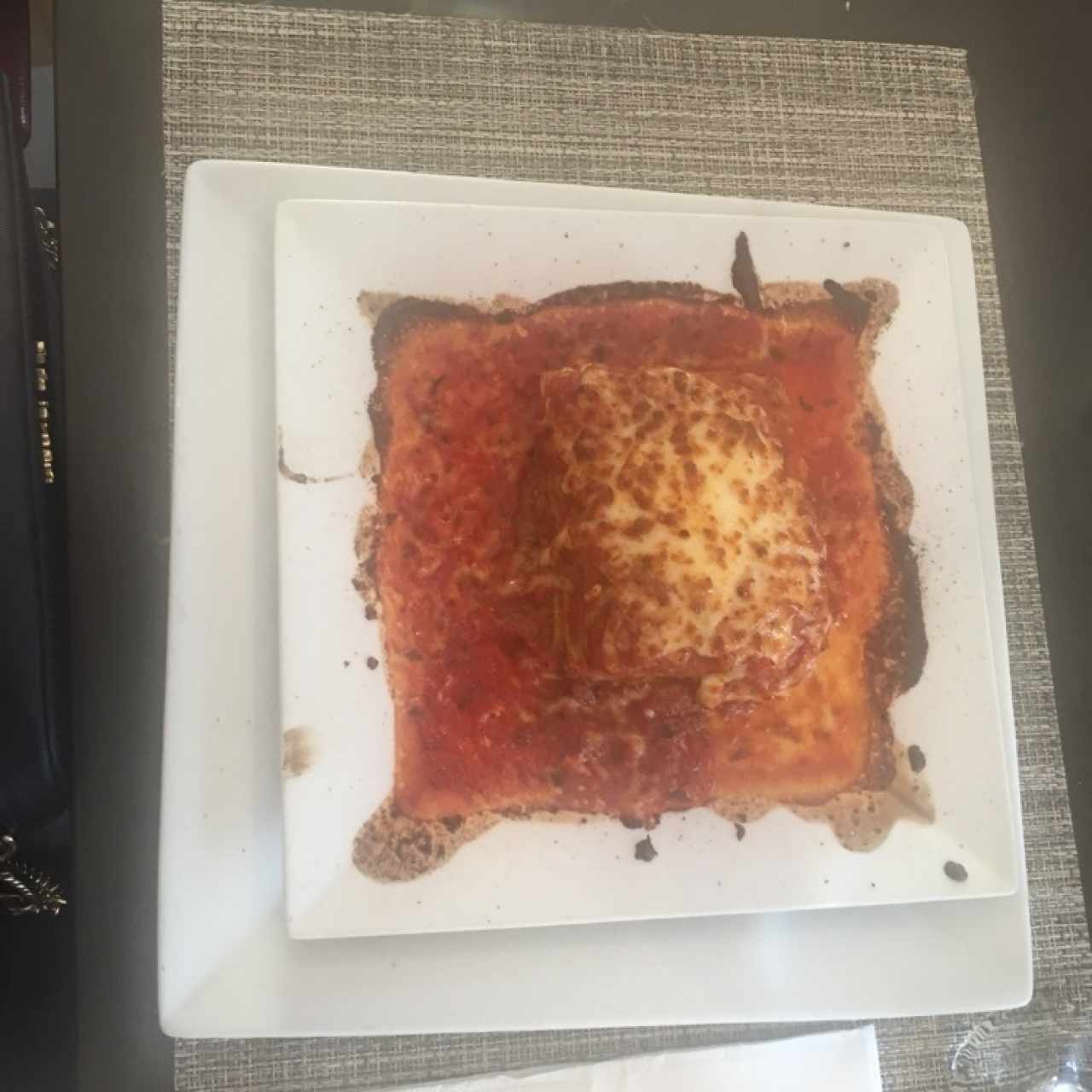 lasagna de carne en salasa roja