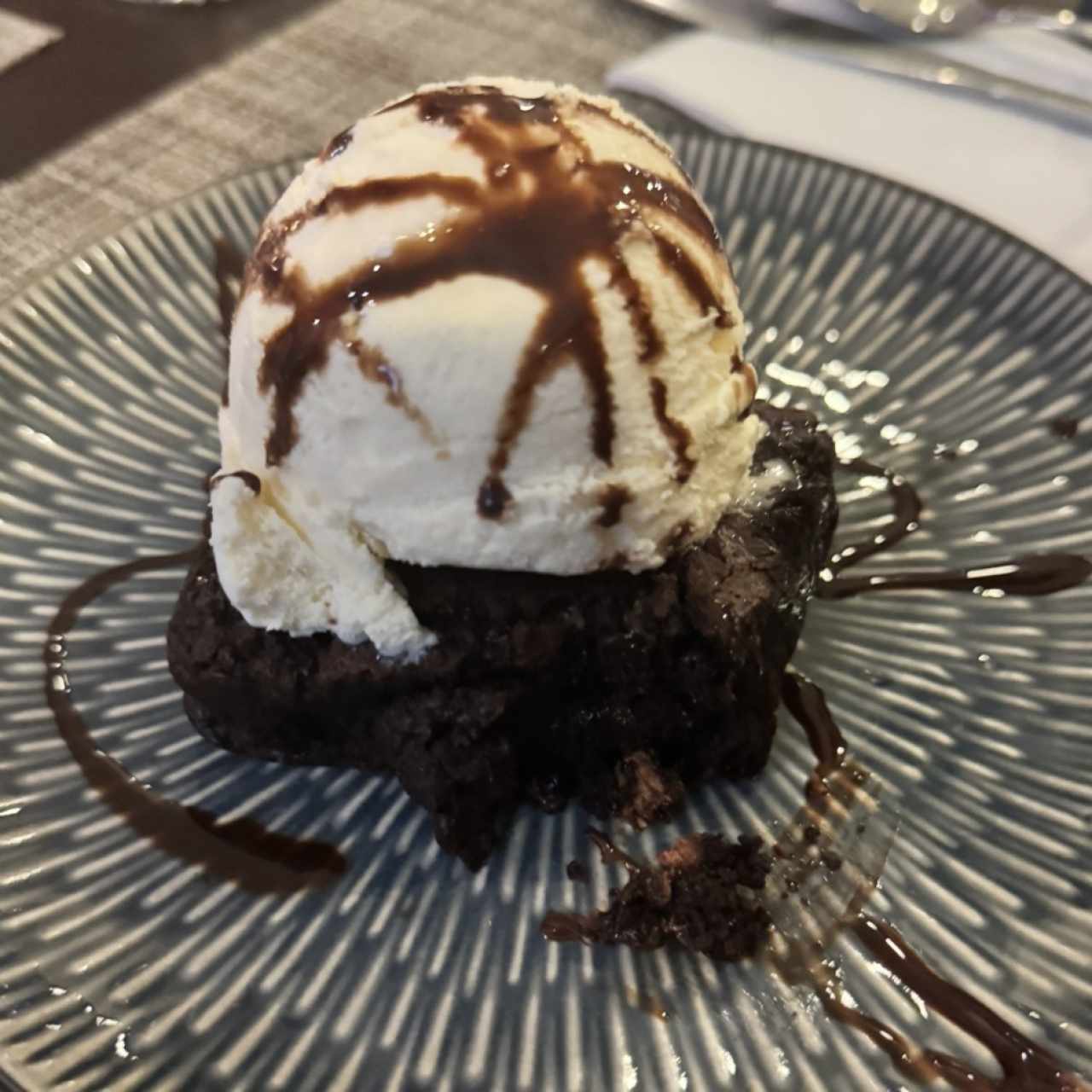 Brownie con helado 