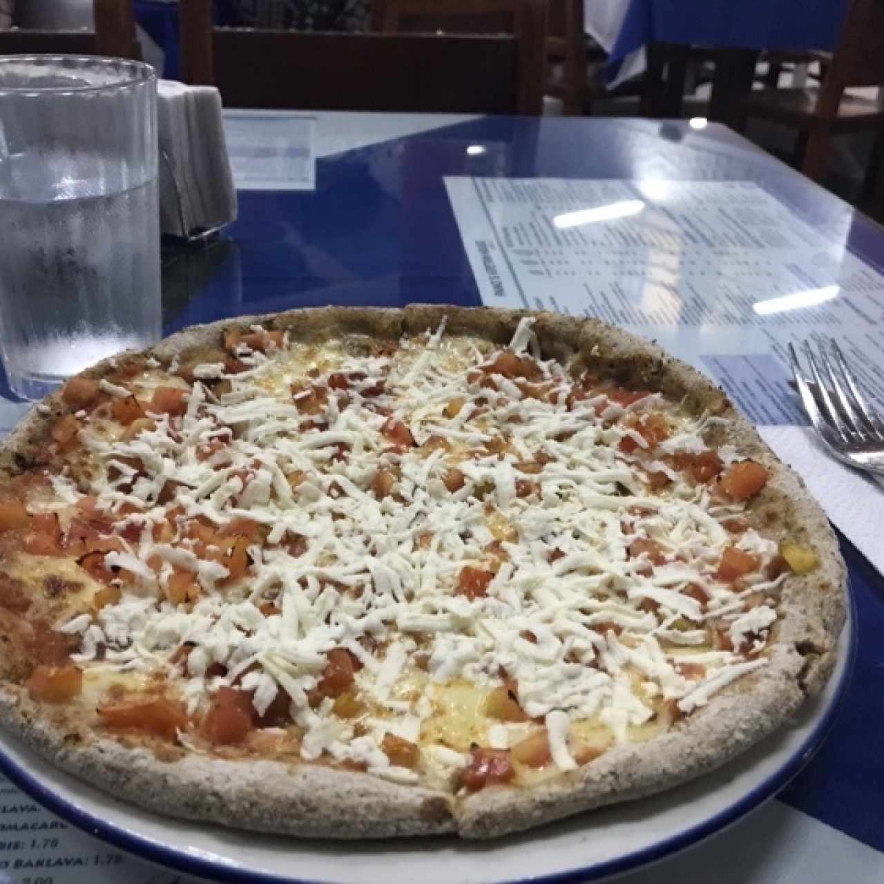 Pizza de Tomate con Queso Feta