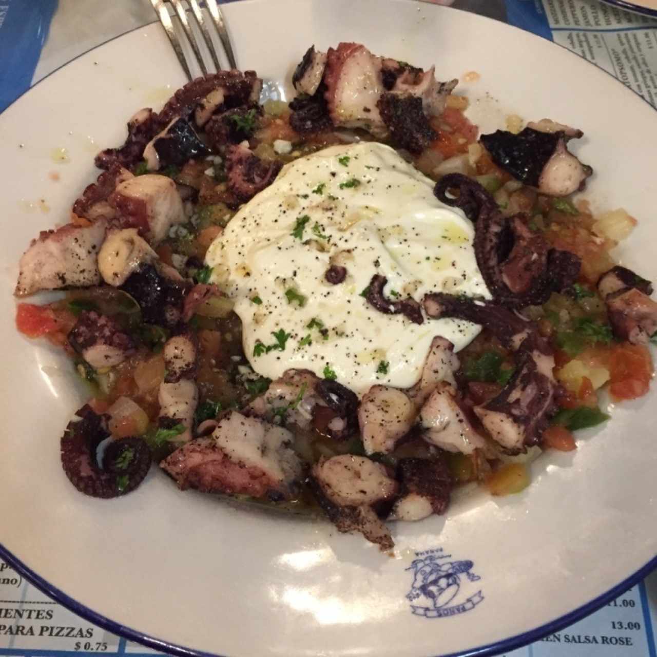 Pulpo al oleo con vegetales y papas 