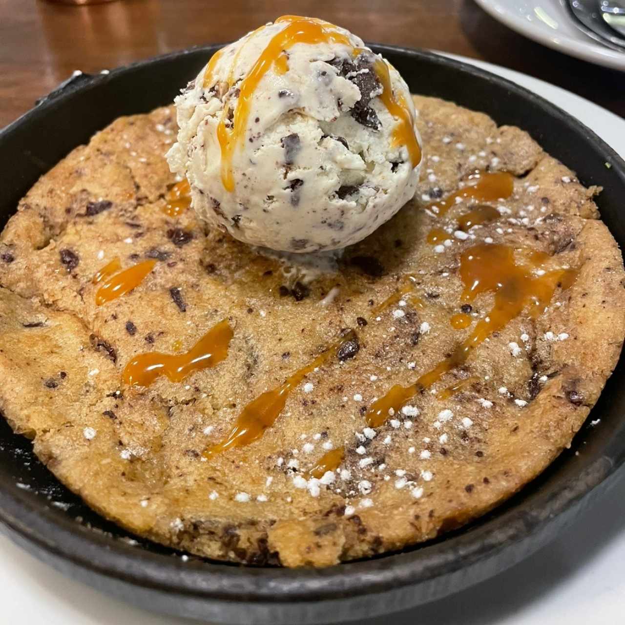 Chocolate Chip Cookie w/ Ice Cream