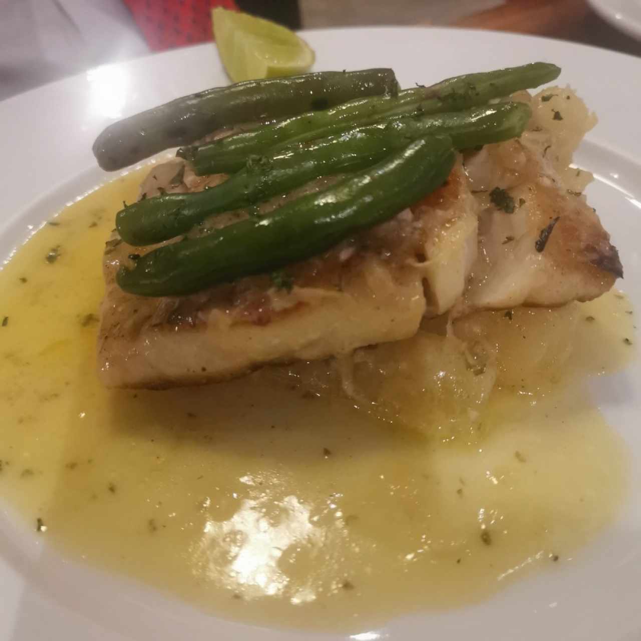 Corvina con yuca al mojo