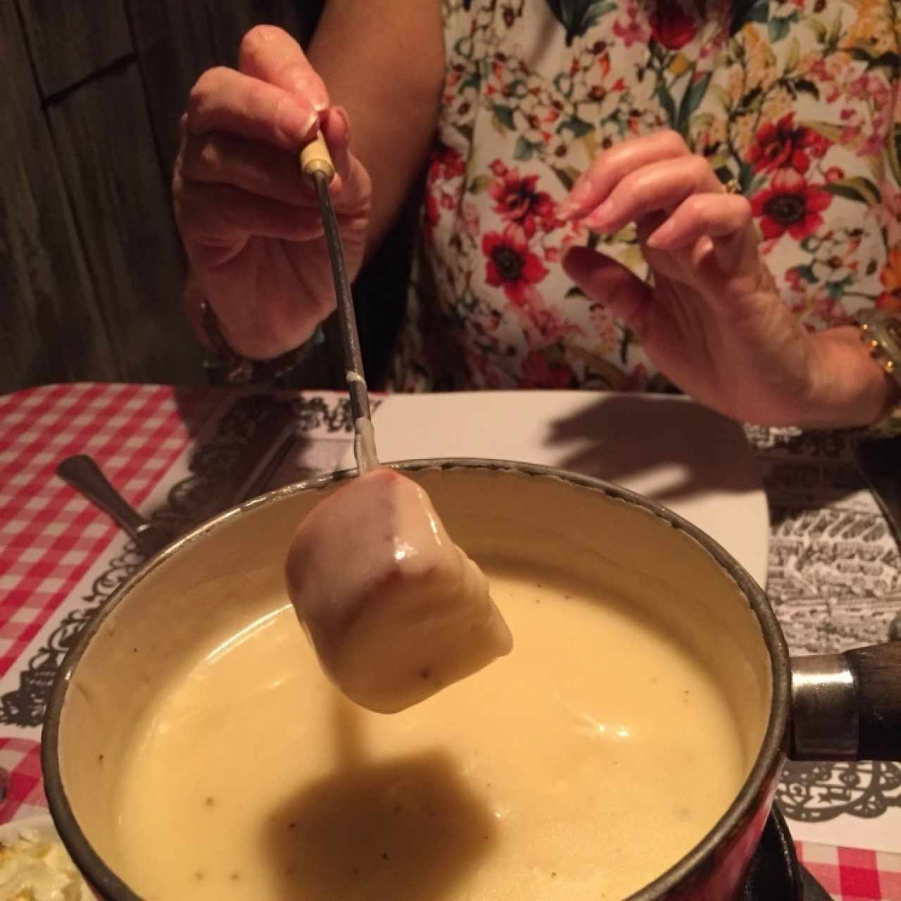 Fondue de queso para compartir, excelente