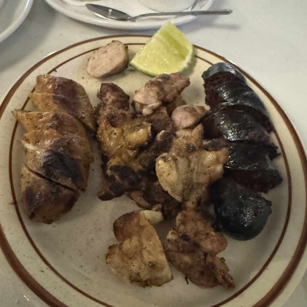 PICADA MIXTA (CHORIZO, MOLLEJA, MORCILLA)