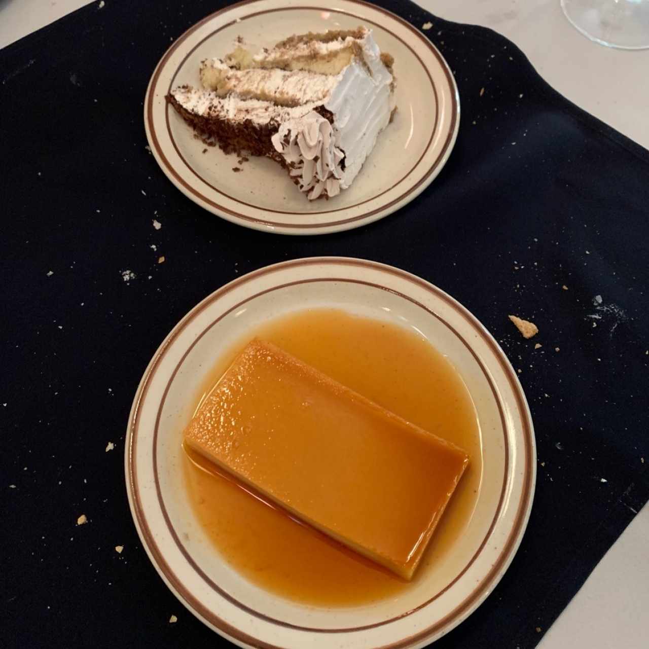 Tiramisú y Flan de la casa