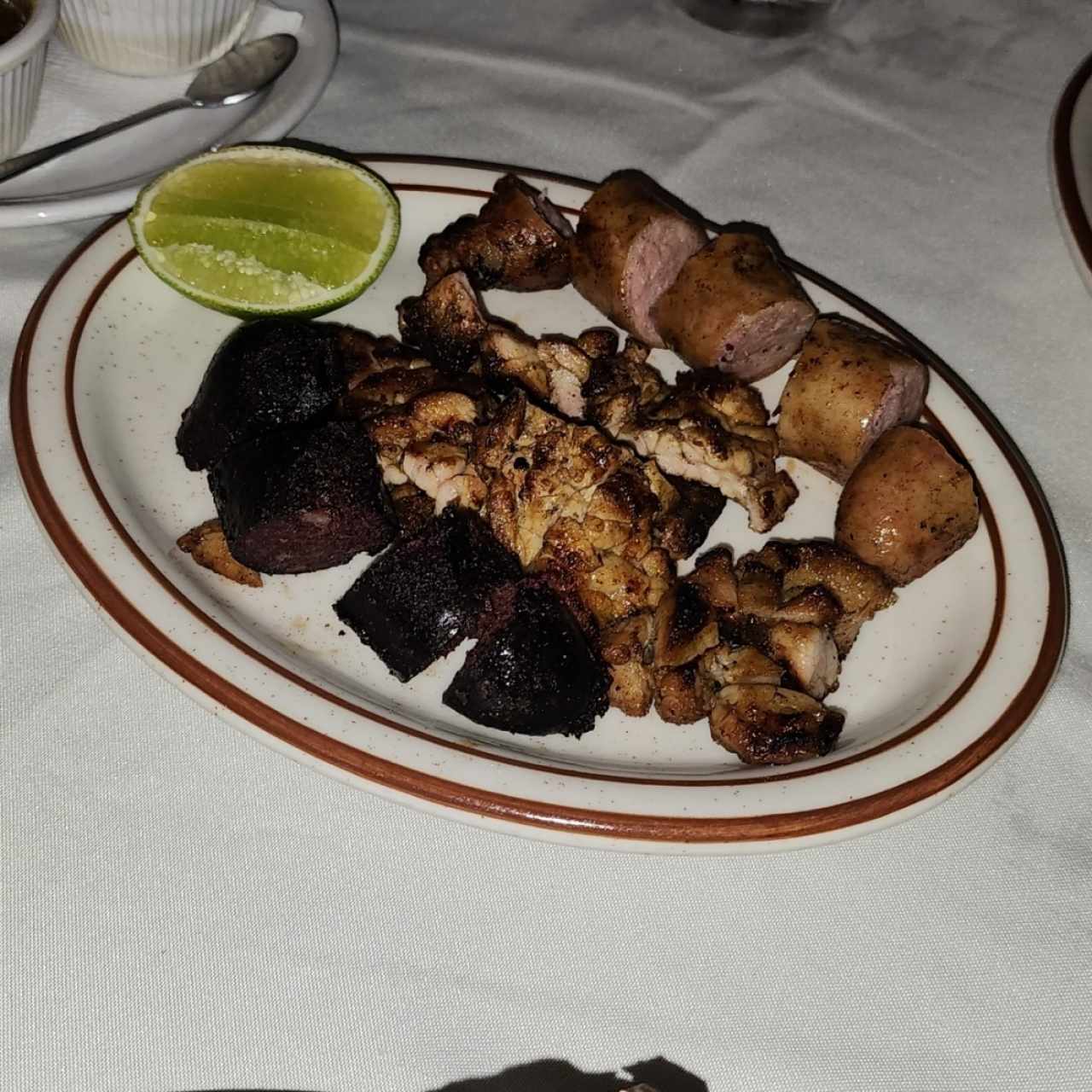 PICADA MIXTA (CHORIZO, MOLLEJA, MORCILLA)