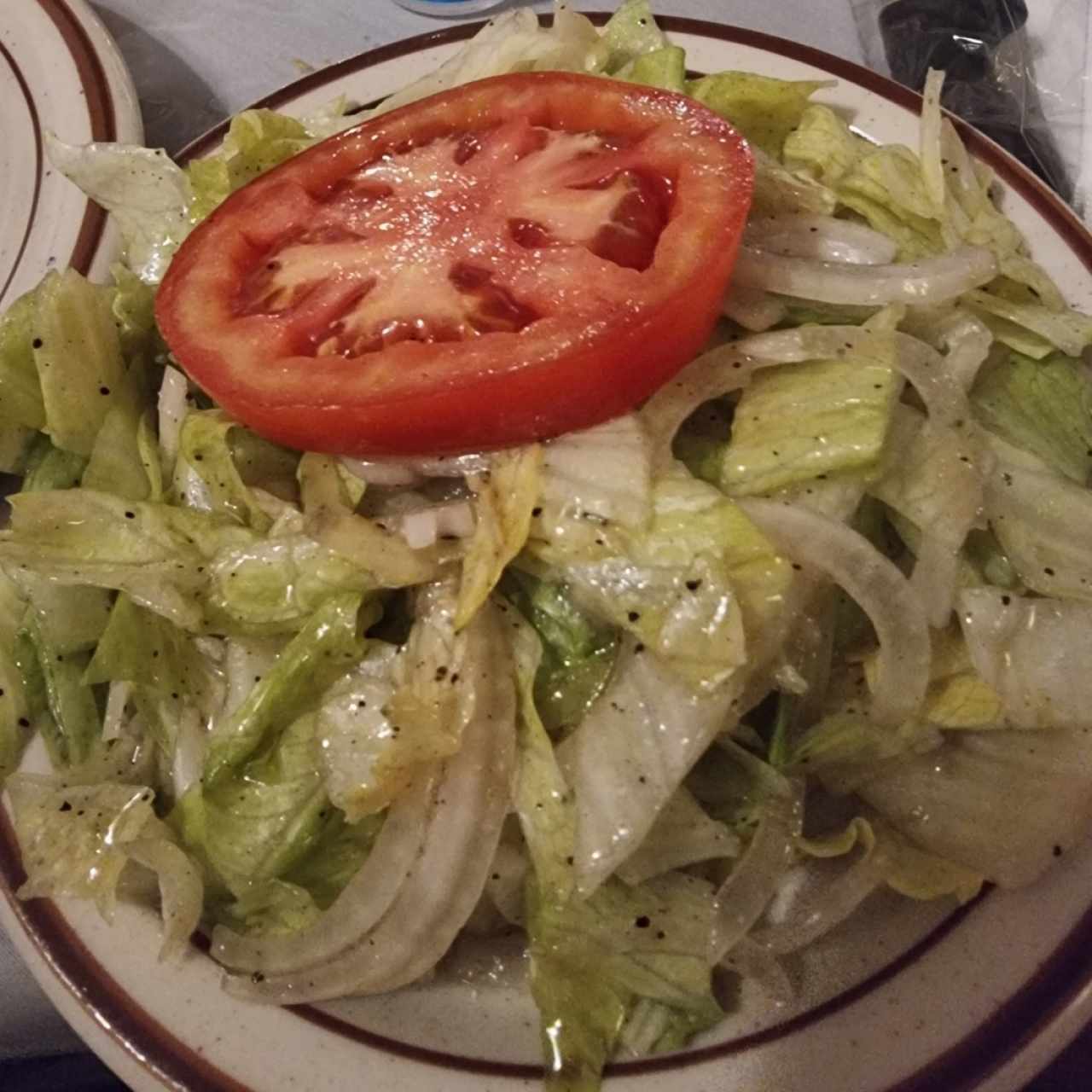 ENSALADA MIXTA (LECHUGA, TOMATE, CEBOLLA)