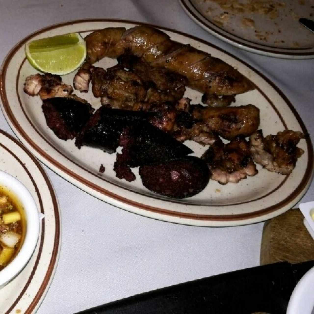 picada mixta ( mollejas morcilla y chorizo)