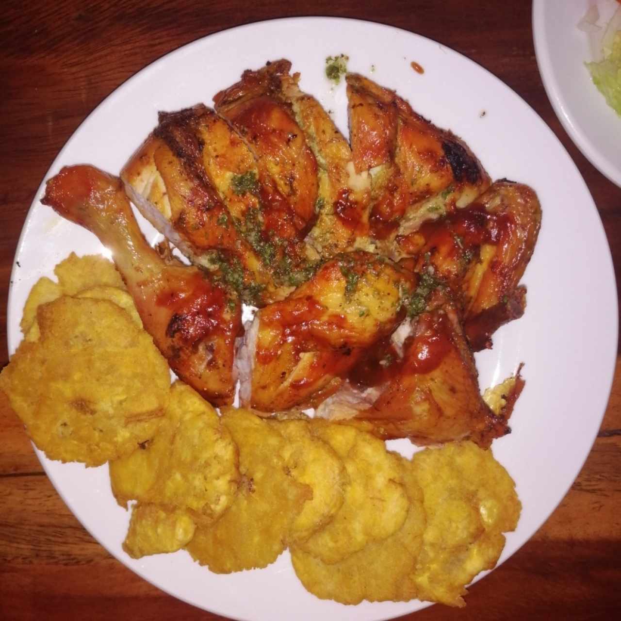 Pollo al Carbón con Patacones