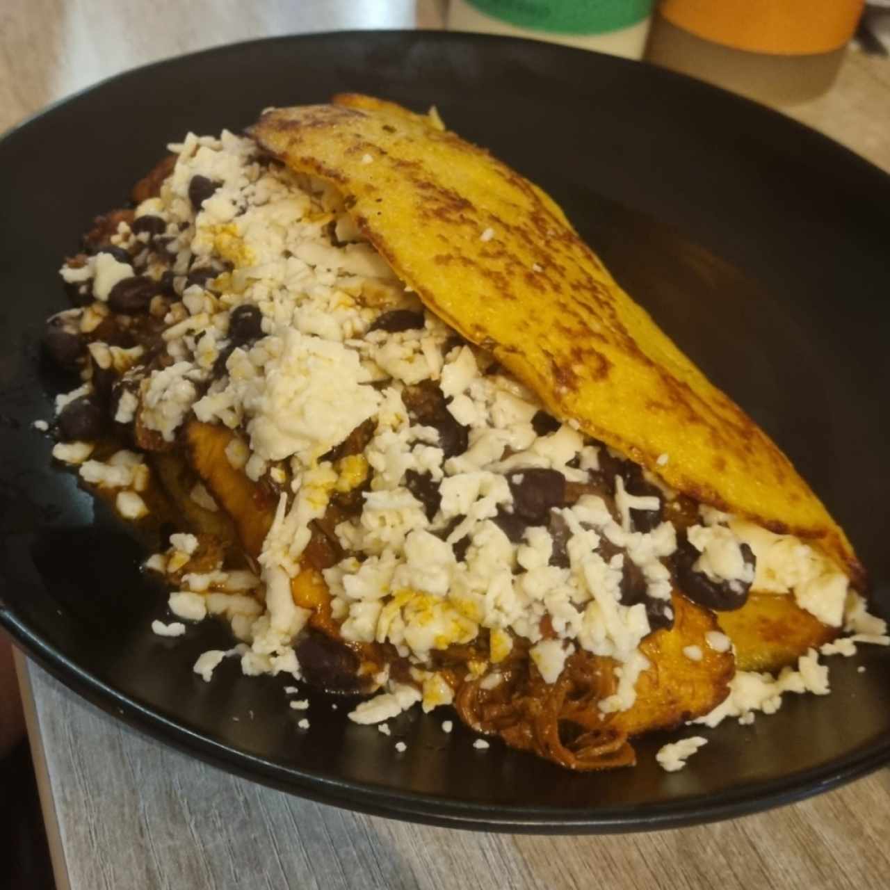 Cachapa con Ropa Vieja y Queso de Mano