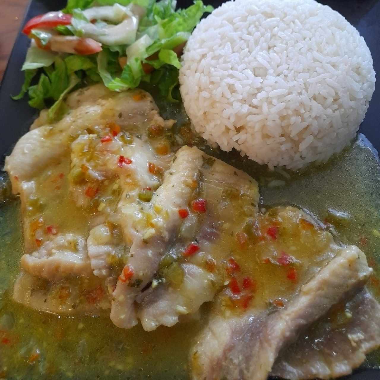 pescado al ajillo con arroz