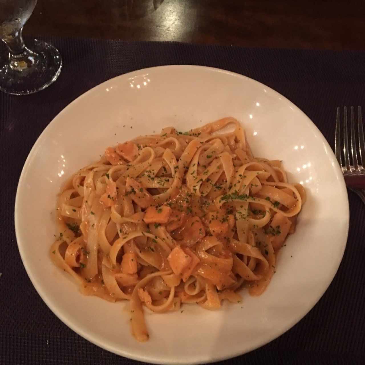 Fetuccini al vodka con salmón