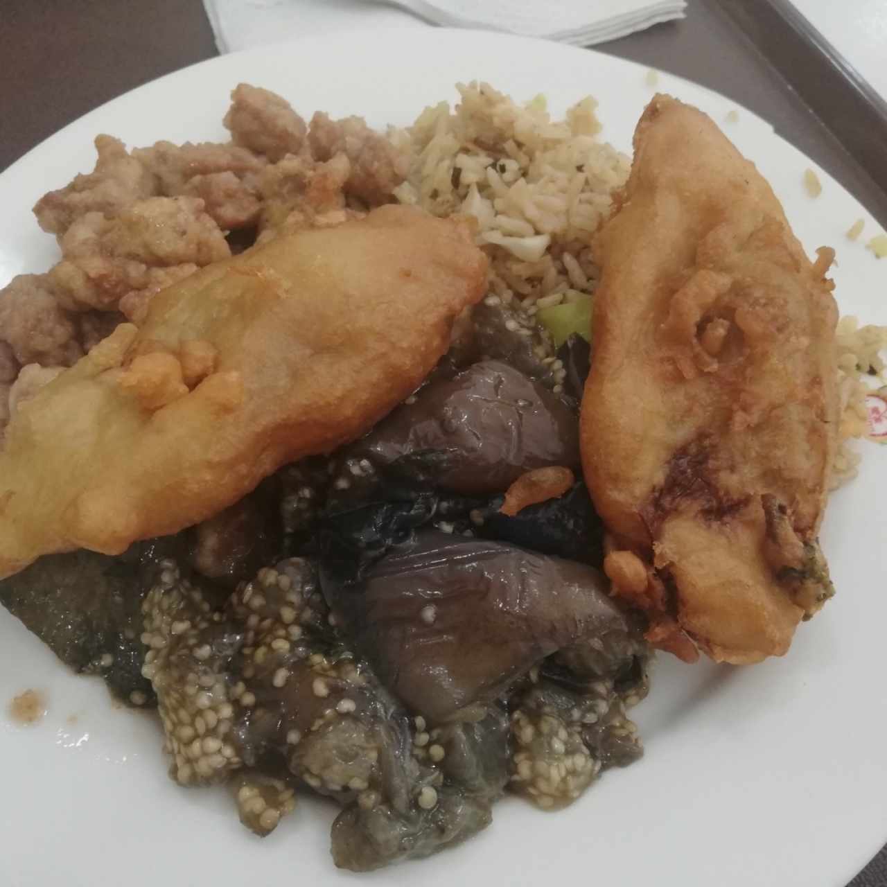 Arroz frito, gluten y berejena apanada