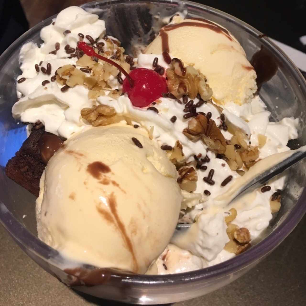 Brownie con helado de vainilla 😍