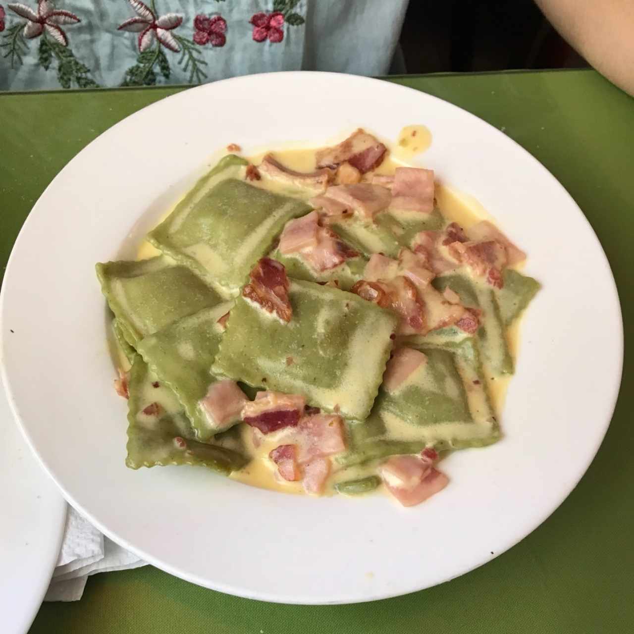 raviolis de espinaca en salsa carbonara