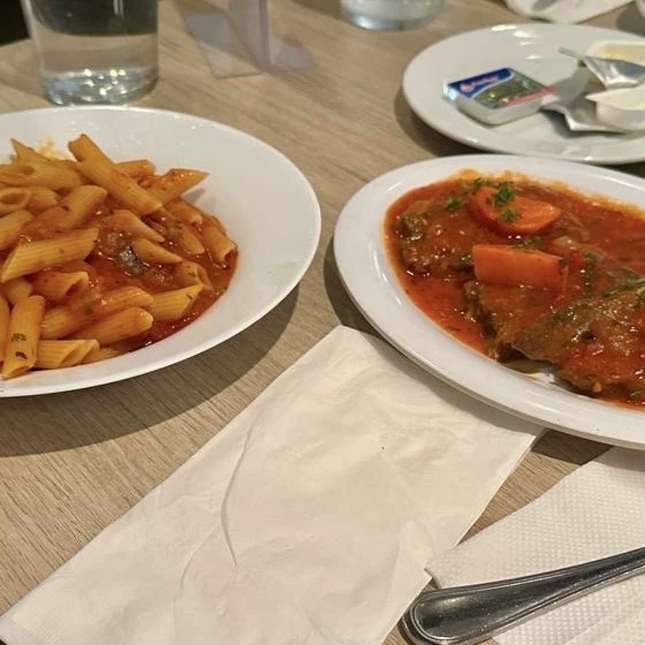 Lengua Guisada con Penne en Salsa de Tomate