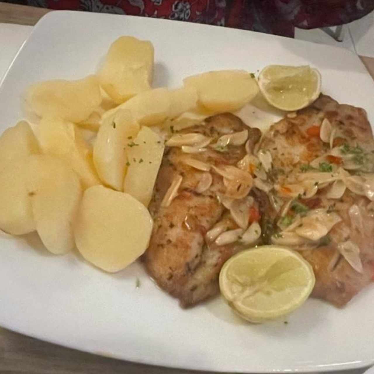 Mariscos - Corvina al Ajillo