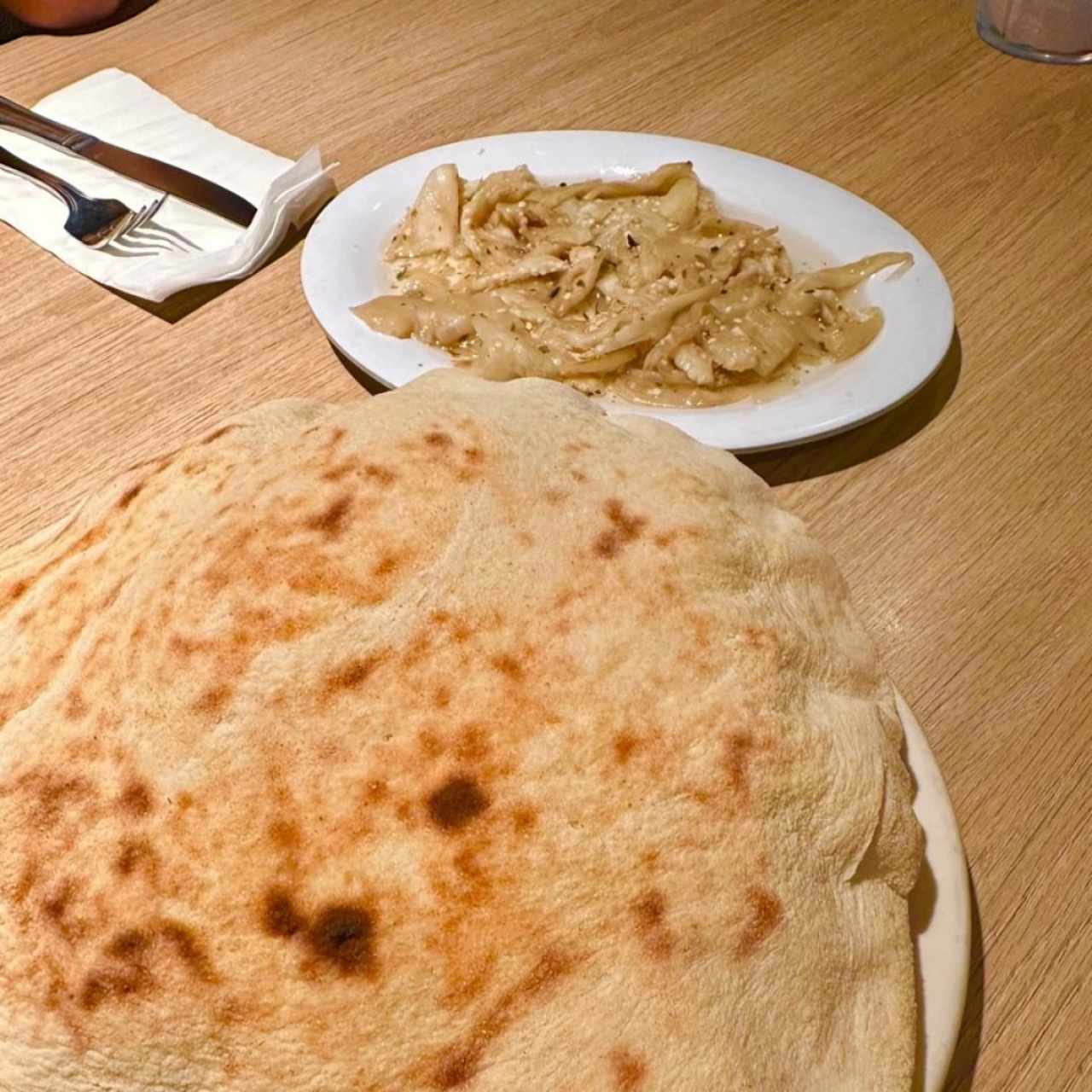 Berenjena a la Vinagreta y pan pita 