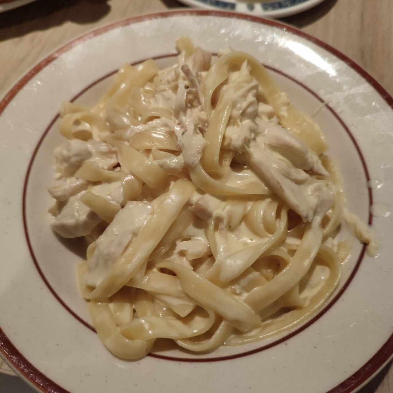 Pastas Especialidades - Fettucine Pollo Alfredo