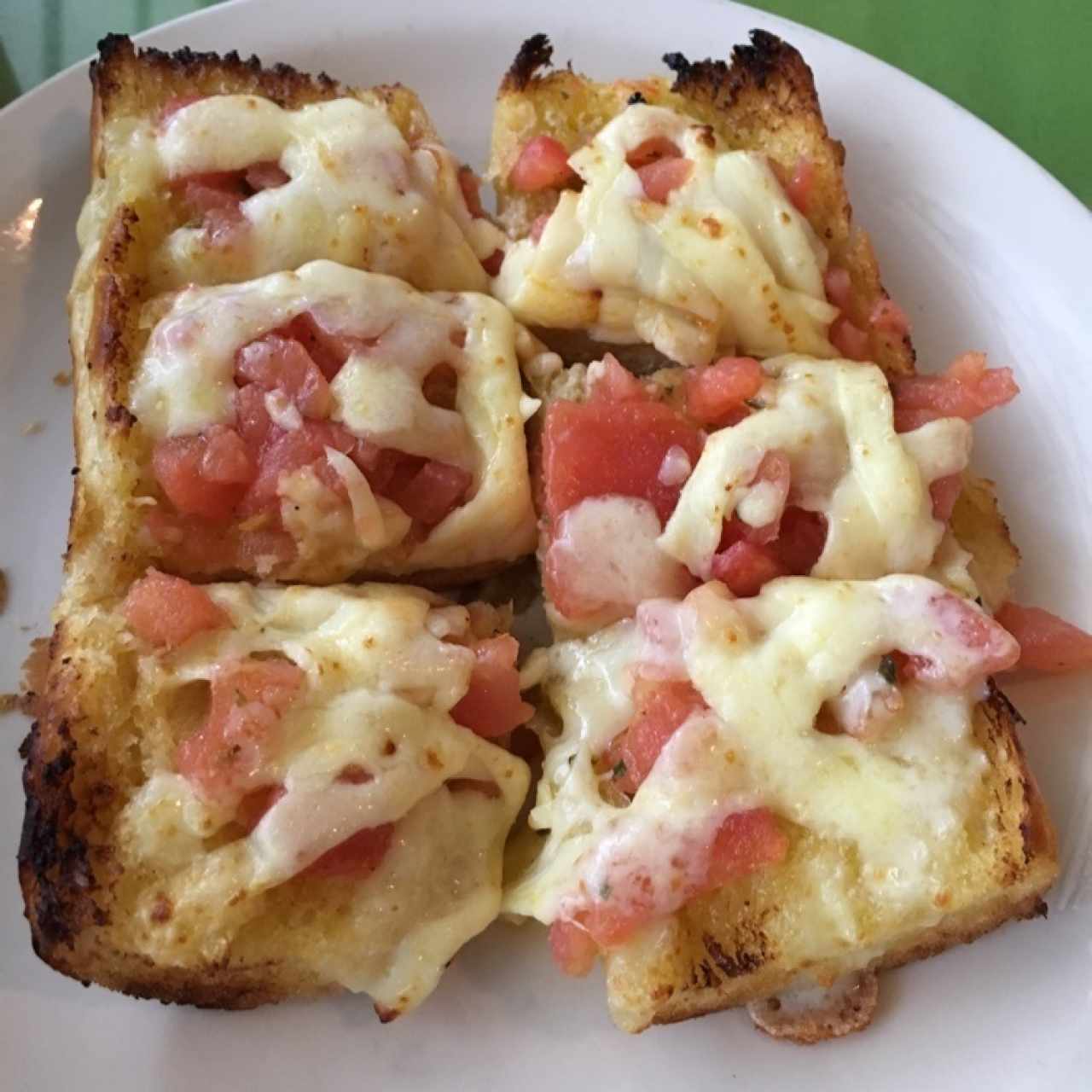 Pan con tomate y mozarella