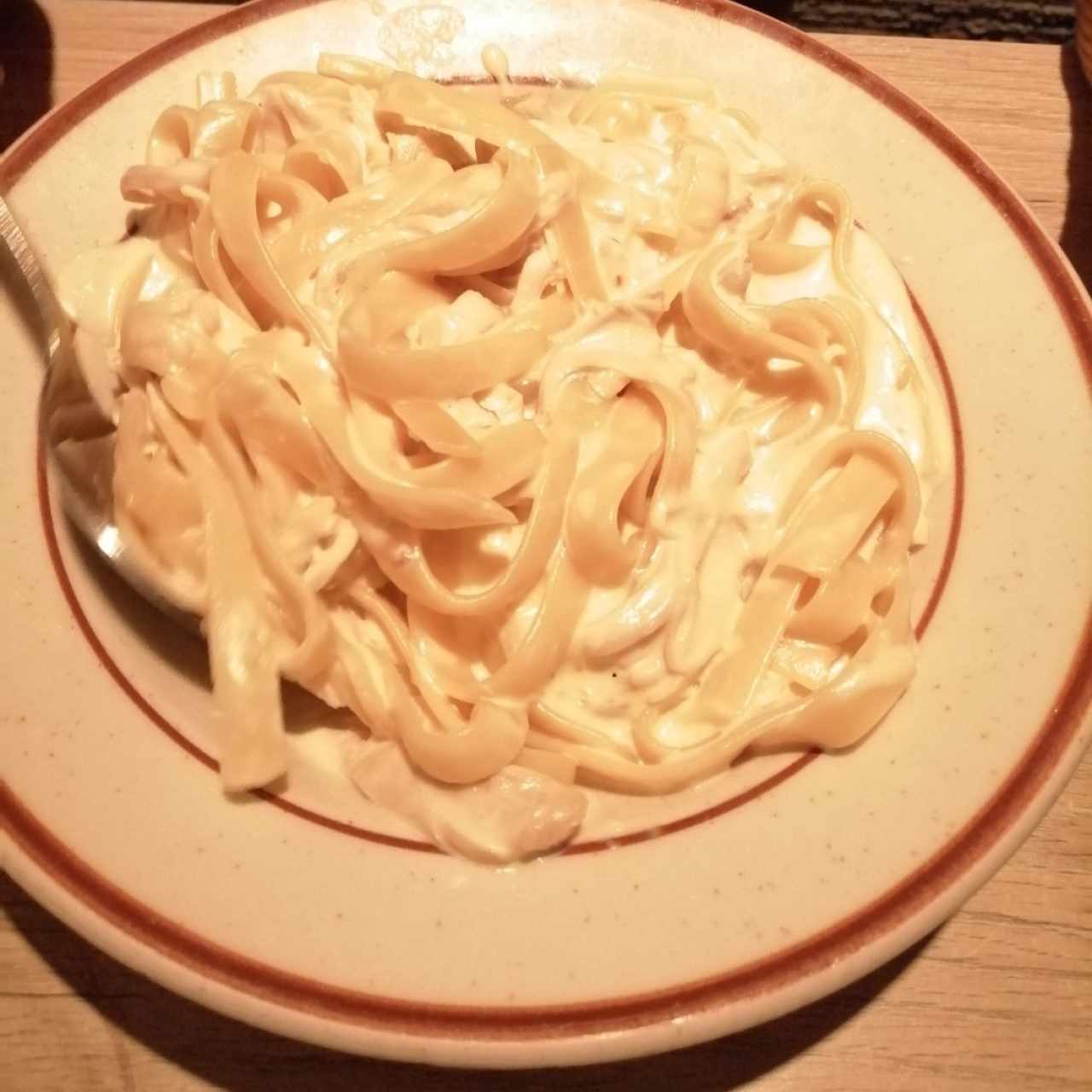 Pastas Especialidades - Fettucine Pollo Alfredo